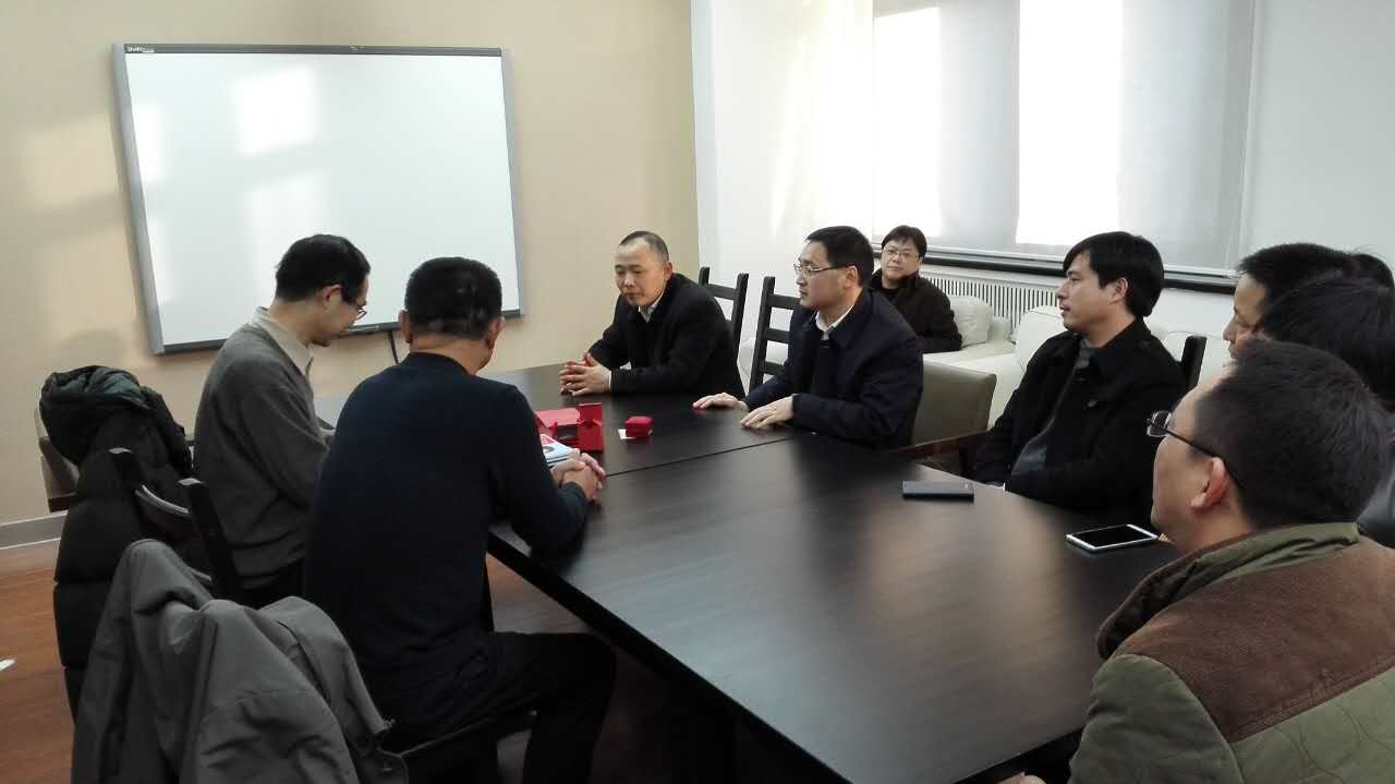 Liderança da empresa Amorphousbus com o governo conduziu uma linha para visitar Wang Weihua